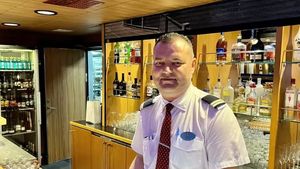 Ce salariu are Daniel, ca șef pe un vas de croazieră din Franța. Lucrează 4 săptămâni pe lună, fără liber