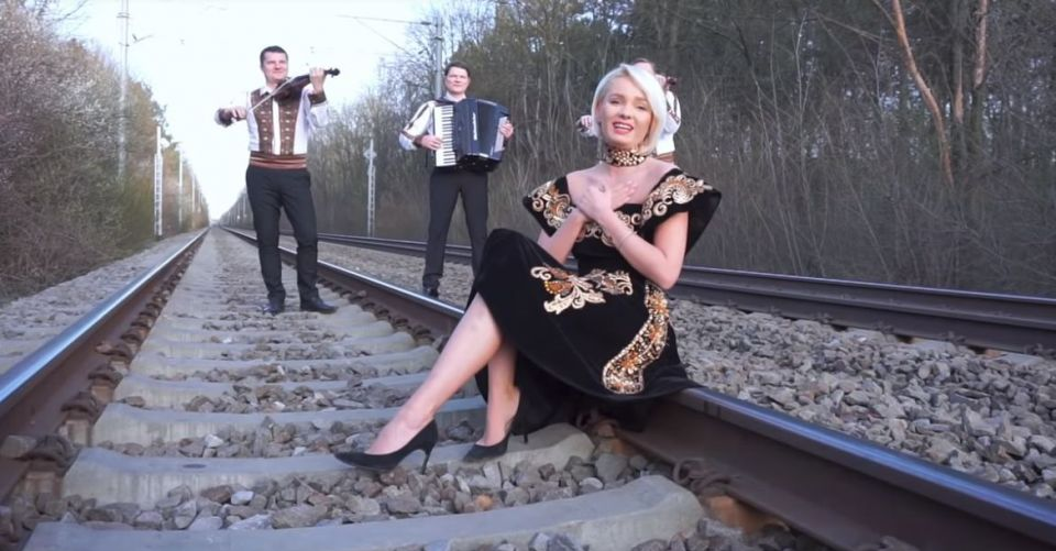 Nimeni nu s-ar fi așteptat la asta. Maria Constantin a ajuns pe șinele de tren