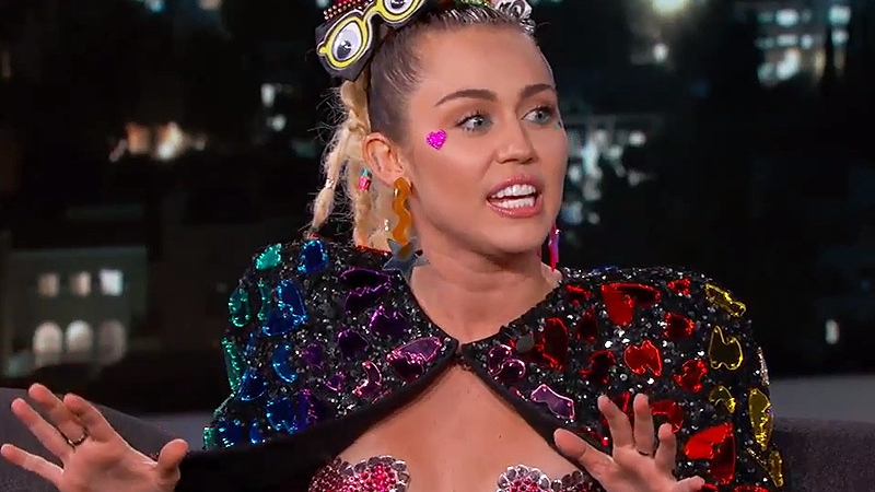 Miley Cyrus s-a cuminţit de frica lui Trump! Ce decizie uimitoare a luat blondina, faţă în faţă cu riscul să părăsească America!