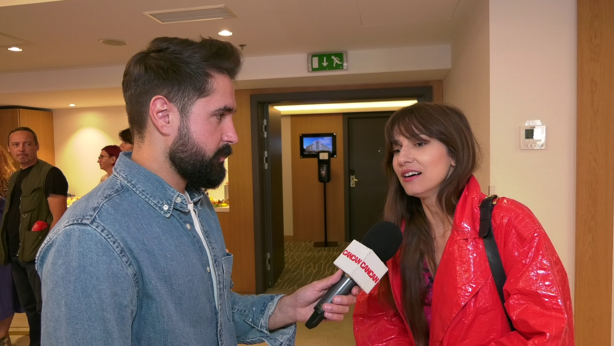 Dana Rogoz: "Îmi aduc aminte, efectiv nu știu ce făceam cu atât de mult timp, cred că aveam foarte mult timp la dispoziție, de care habar n-aveam. De fapt, în perioada respectivă filmam în Buftea de dimineața până seara, știu ce făceam!"