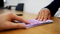 Anunț important pentru românii care au acest tip de cont bancar. Ce trebuie să faci cât mai repede pentru a nu pierde accesul la bani