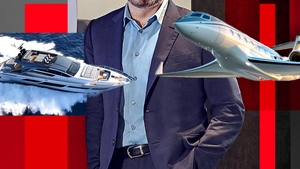 Și-a luat avion de 60 mil. $ și iaht de 8 mil. $! El e românul care sfidează criza financiară! Acțiunile i-au scăzut cu 75 %, dar...
