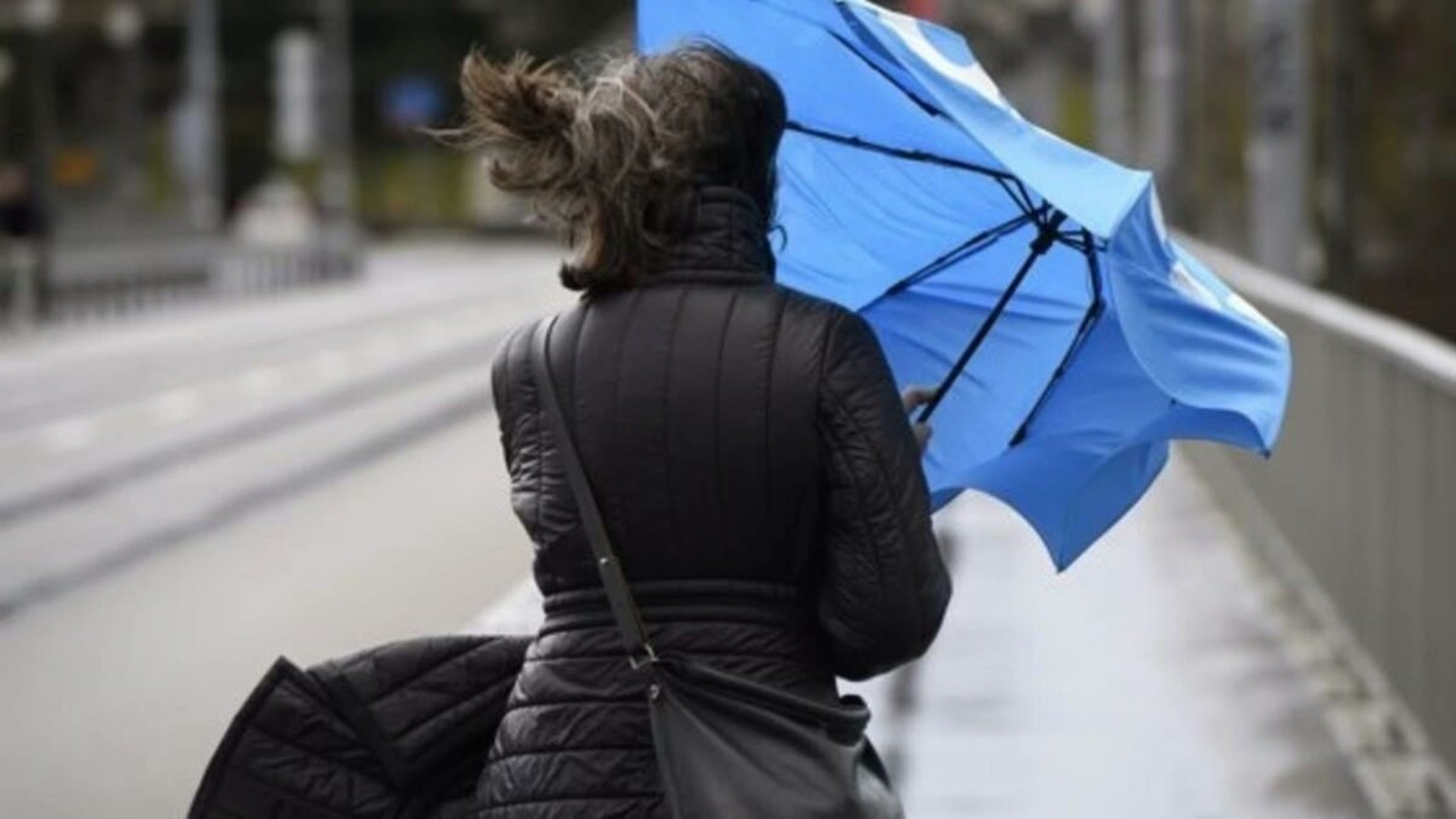 Cod galben de vânt în mai multe zone ale țării. Rafalele pot atinge până la 70 km/h