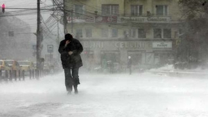 Fenomene meteorologice foarte violente în toată țara! Românii sunt rugați să nu iasă din casă