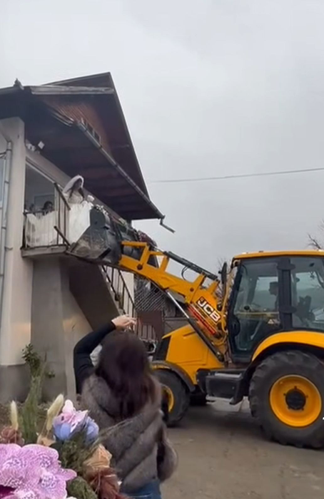 Nu e un banc! Cum au fost scoasă din casă această mireasă, în ziua nunții