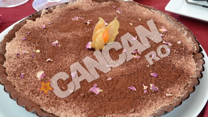 Gateste ca la MasterChef! Reteta de tarta cu blat de negresa si mousse de ciocolata cu cappucino a la Alex Cirtu!