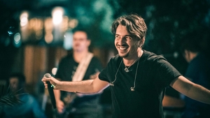 Alex Vasilache, solistul trupei JukeBox, este primul artist care s-a vaccinat împotriva coronavirusului