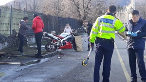Pensionar băimărean în comă, după ce a fost lovit de un motociclist fără permis, în timp ce se odihnea pe o bancă