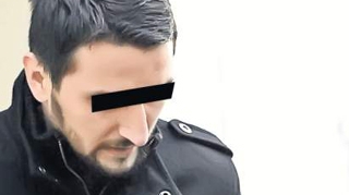 Cei care il blameaza pe profesorul de sport il vor pedepsit: "Sper sa se faca din tine un exemplu. Nu ne trimitem la scoala copiii ca sa fie facuti "jucarii sexuale"