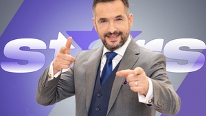 Mădălin Ionescu trage, grav, chiulul! Echipa de producție e la picioarele lui, așa că prezentatorul fentează Antena Stars! S-a dat bolnav, dar a făcut party acasă, cu live