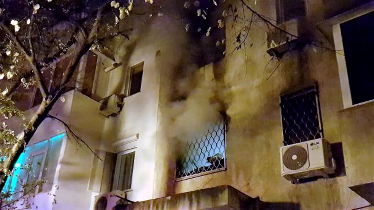 Incendiu într-un bloc de locuinţe! Locatarii, evacuaţi, cinci persoane s-au intoxicat cu fum