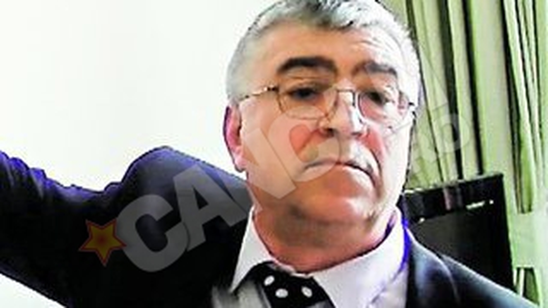Si-a mutat biroul in strada