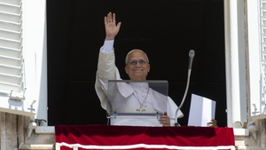 Papa Leon al XIV-lea s-a alăturat trendului viral „6-7”. Imaginile care au făcut senzație în mediul online
