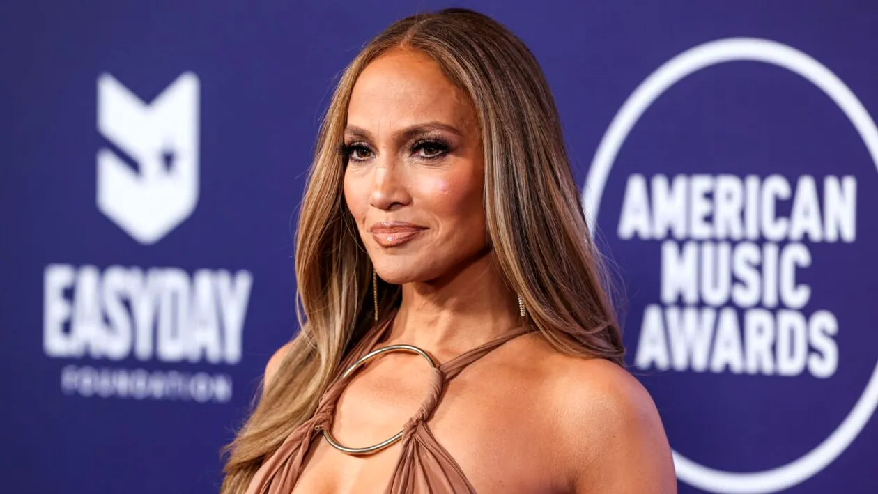Jennifer Lopez a încins atmosfera din Las Vegas într-o ținută extrem de minusculă! Fanii au făcut ochii cât cepele!