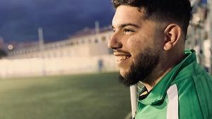 Un antrenor spaniol de fotbal a murit din cauza coronavirusului la doar 21 de ani!