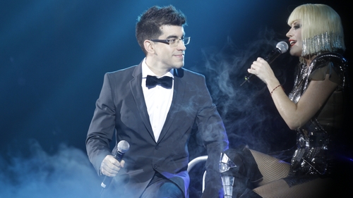 Florin Calinescu a urmarit din culise debutul fiului sau pe scena! Petru a cantat o piesa cu Lori!