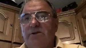 Cine este bărbatul de 68 de ani, din Onești, care a sechestrat și apoi a ucis doi muncitori, pe balconul locuinței sale. Criminalul a sunat chiar el la 112