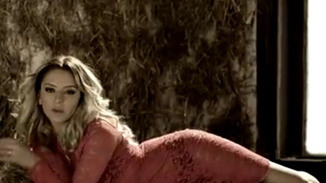 Cele mai senzuale ipostaze ale Giuliei Anghelescu, după ce a devenit mămică! Uite ce sexy e în clipul noii sale piese!