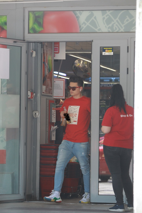 Selly și-a cumpărat două beri din supermarket