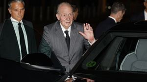 Scandal uriaș la Casa Regală a Spaniei! Regele Juan Carlos, șantajat de fosta amantă