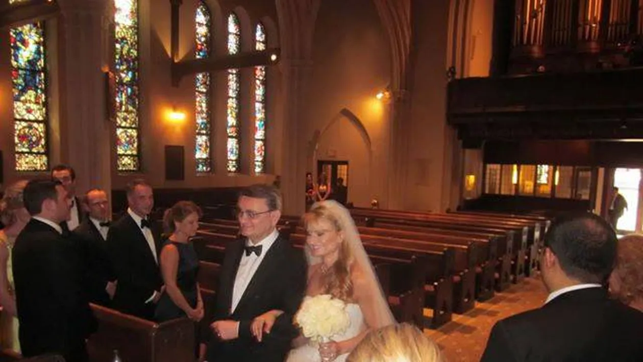 Victor Ciorbea isi va aminti pe viata aceasta zi! Vezi aici cea mai emotionanta ipostaza in care a fost fotografiat fostul premier