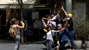 Gurvernul din Israel a renunțat la purtarea măștilor în aer liber, începând de duminică