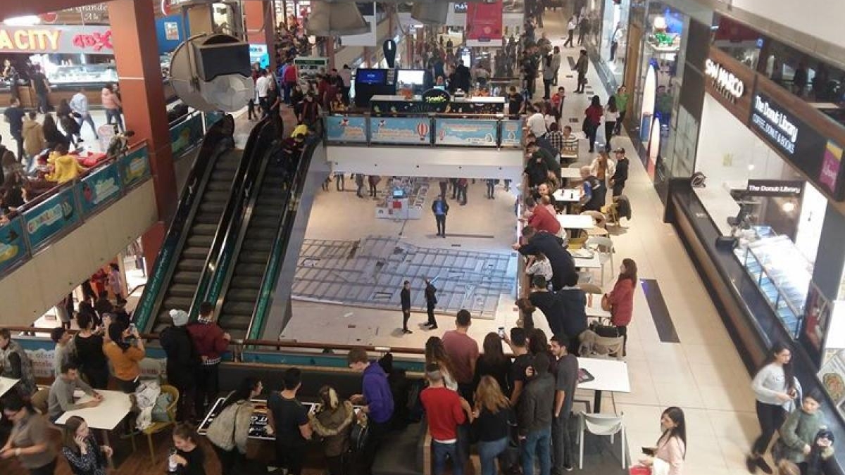 Al doilea incident la un mall din Constanţa. Tavanul s-a prăbuşit pe zeci de metri! Ce s-a întâmplat după