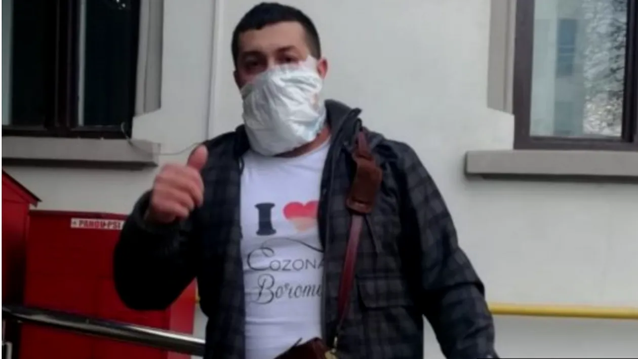 Imaginea care a devenit virală! Un bărbat din Târgu-Jiu a folosit un pampers ca mască de protecție