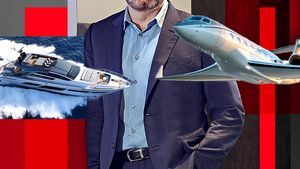 Și-a luat avion de 60 mil. $ și iaht de 8 mil. $! El e românul care sfidează criza financiară! Acțiunile i-au scăzut cu 75 %, dar...