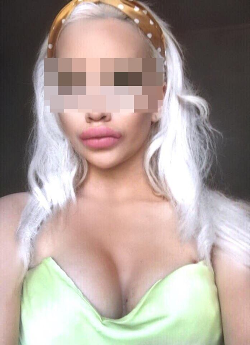 Adolescenta din Iași s-a refugiat în familia nașului ei de botez