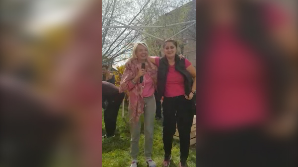 Maria Constantin a făcut paranghelie în fața blocului! Uite cu cine a petrecut artista de Paște