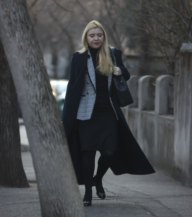 Karina nu epatează, deși tatăl ei este miliardar (SURSA FOTO: CANCAN.RO)