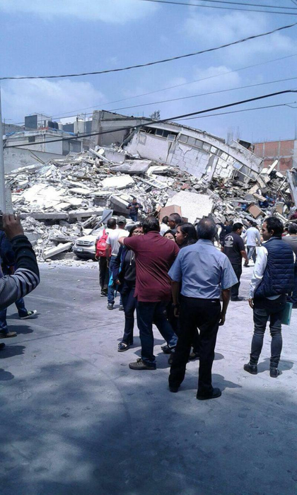 Salvatorii caută în continuare supravieţuitori în clădirile prăbuşite