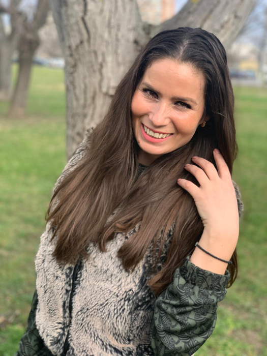 Daniela Ploia, cântăreața de muzică populară, este terorizată de amantele fostului iubit