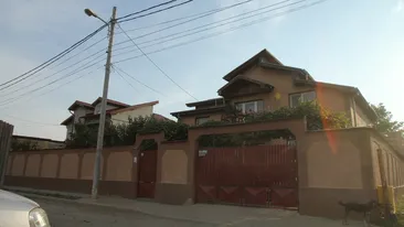 Baiatul politistului care conducea autocarul din Muntenegru ii calca pe urme tatalui sau! Vezi ce meserie si-a ales tanarul!