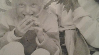 FOTO Amintiri din copilarie! Vezi cum arata Delia Matache la botez cu mama si nasii ei!