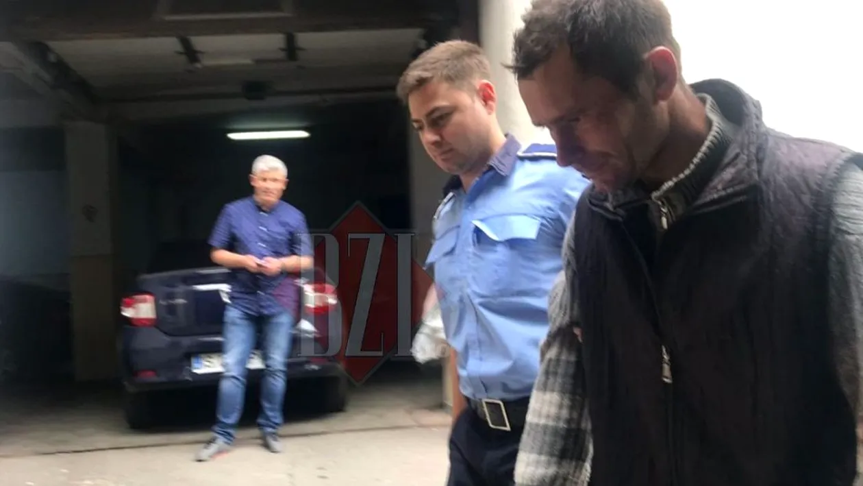 Un bărbat din Iași i-a tăiat stomacul fratelui și s-a făcut nevăzut: Nu mai e om