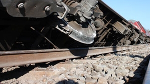 Cel putin 115 morti, dupa deraierea unui tren in India