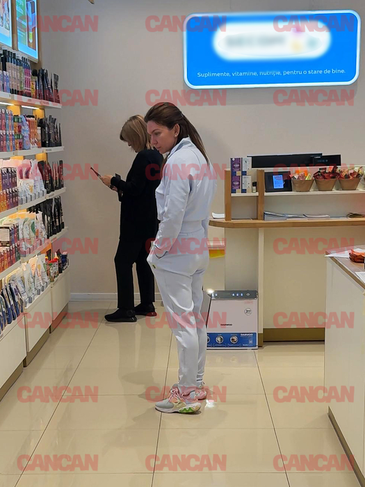 Simona Halep și mama ei, la mall