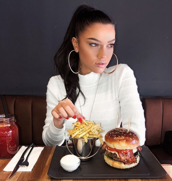 Karmen Minune, incredibil de sexy și în ultimul trimestru de sarcină!