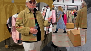 Ovidiu Lipan Țăndărică a făcut "duet" cu soția la mall. Artistul nu a lăsat-o la greu