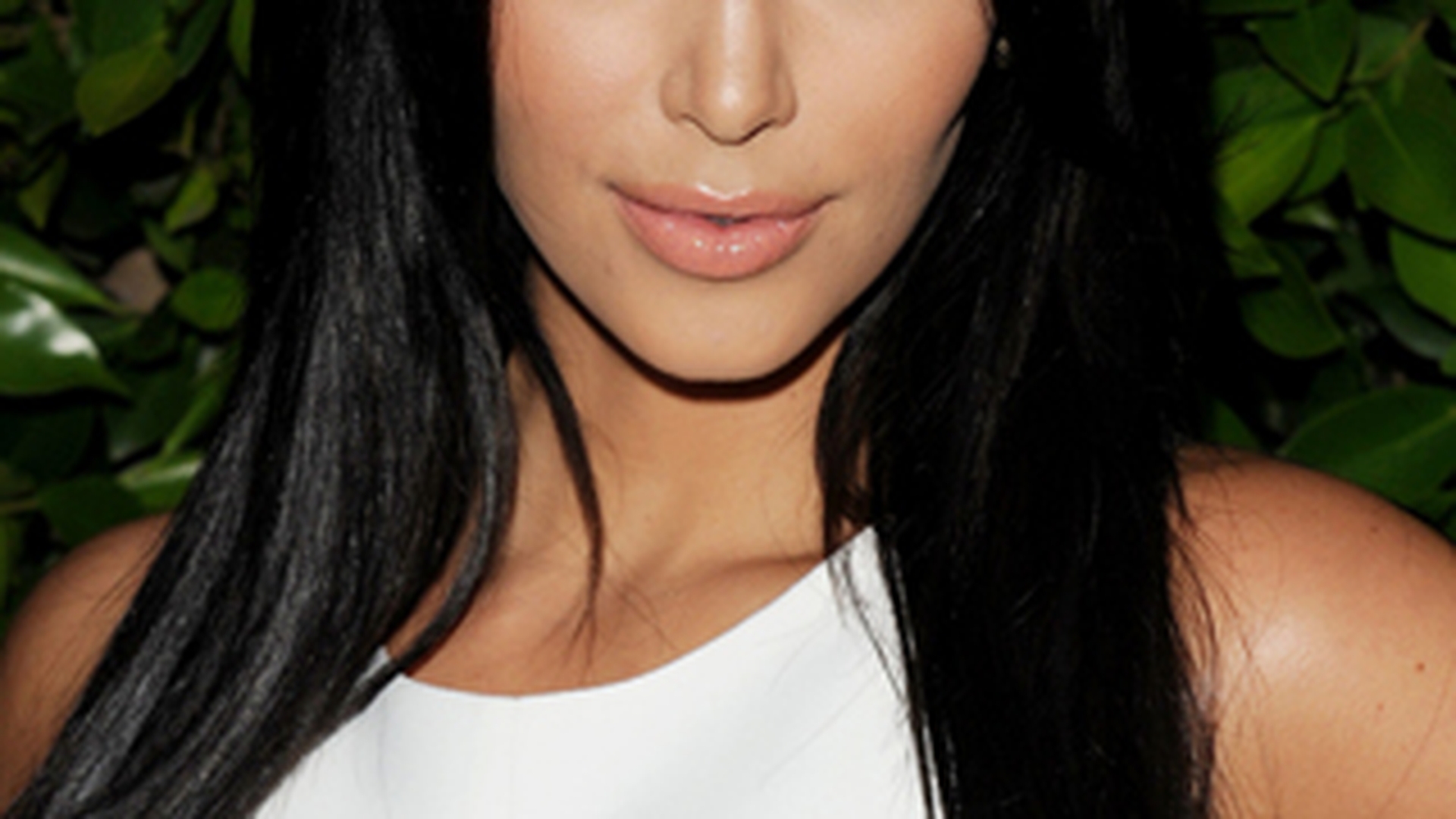 Kim Kardashian s-a logodit