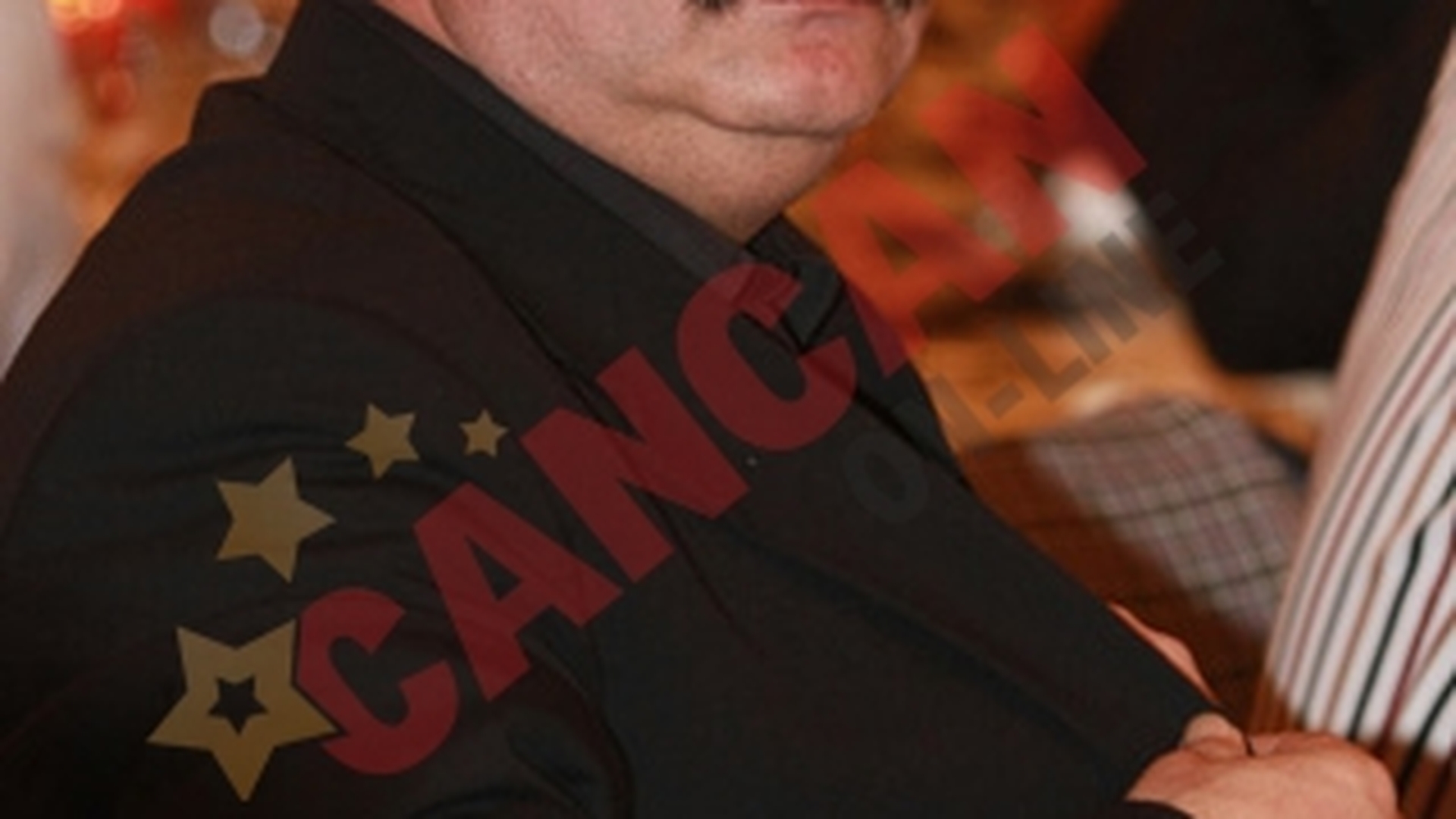Silviu Prigoana isi ia pachetel de acasa