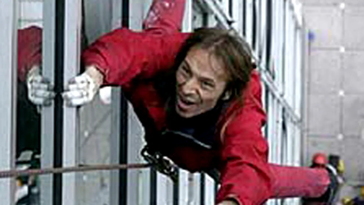 Spiderman, Alain Robert, va escalada hotelul Intercontinental din Bucuresti!