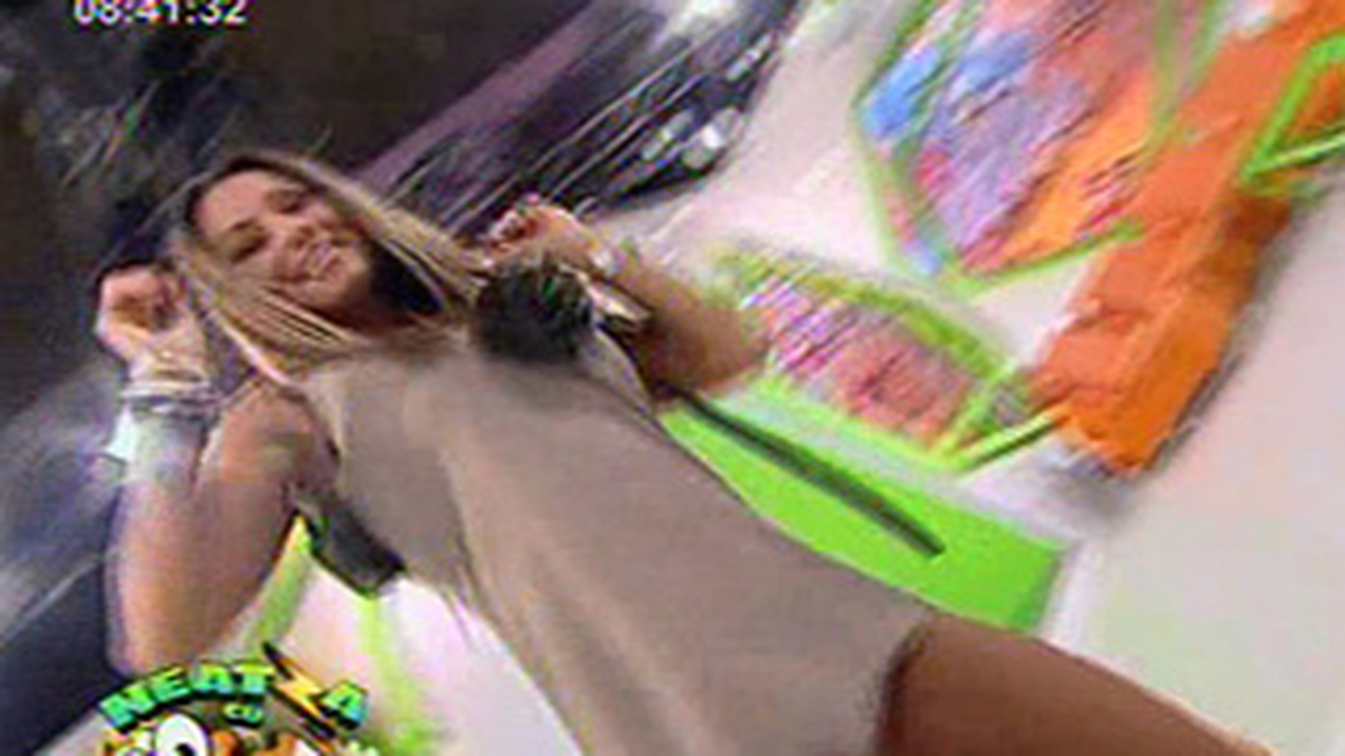 VIDEO Roxana Vancea face show! Si-a aratat chiloteii in direct!