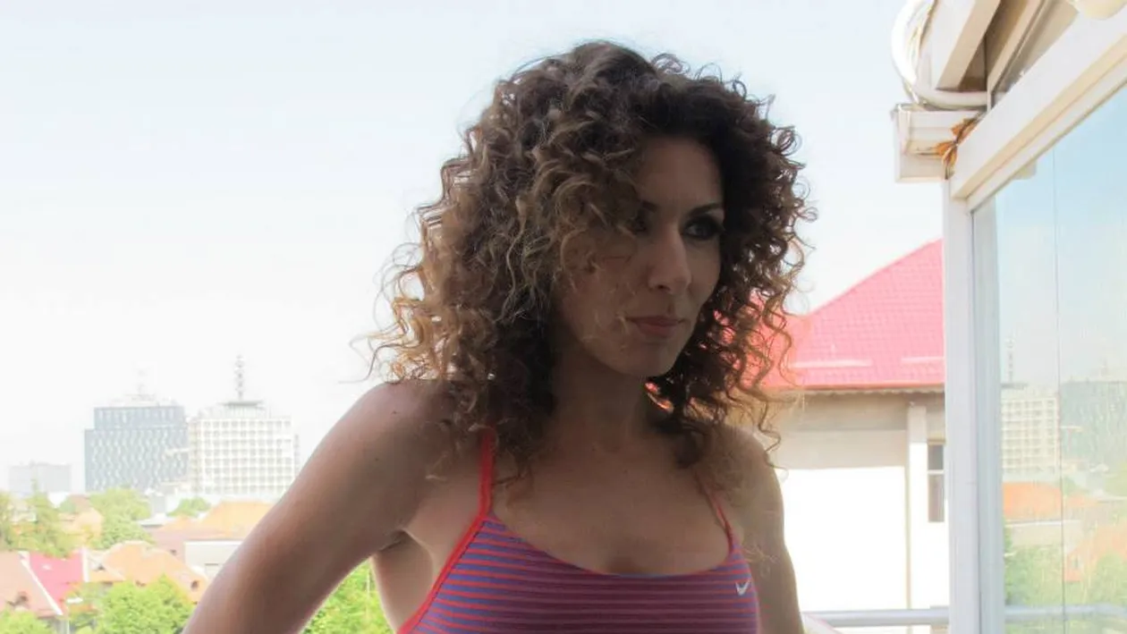 Carmen Bruma, fara Photoshop! Cum arata fara retusuri, chiar cand pozeaza pentru copertele revistelor!