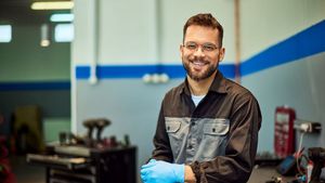 Ce salariu are un mecanic auto în 2026. Cât câștigă în funcție de experiență