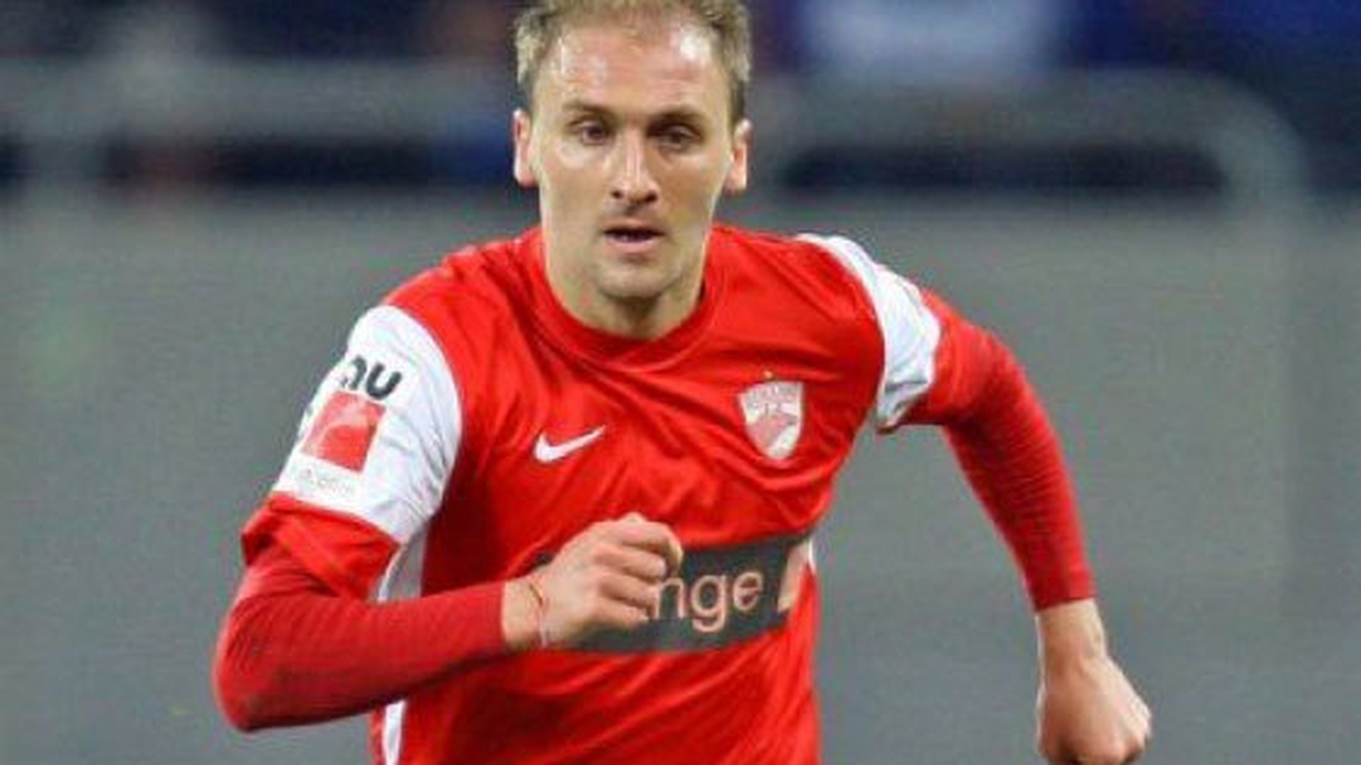SCARLATACHE, campion al României la fotbal, s-a modernizat. Face poze în parc cu DRONA!