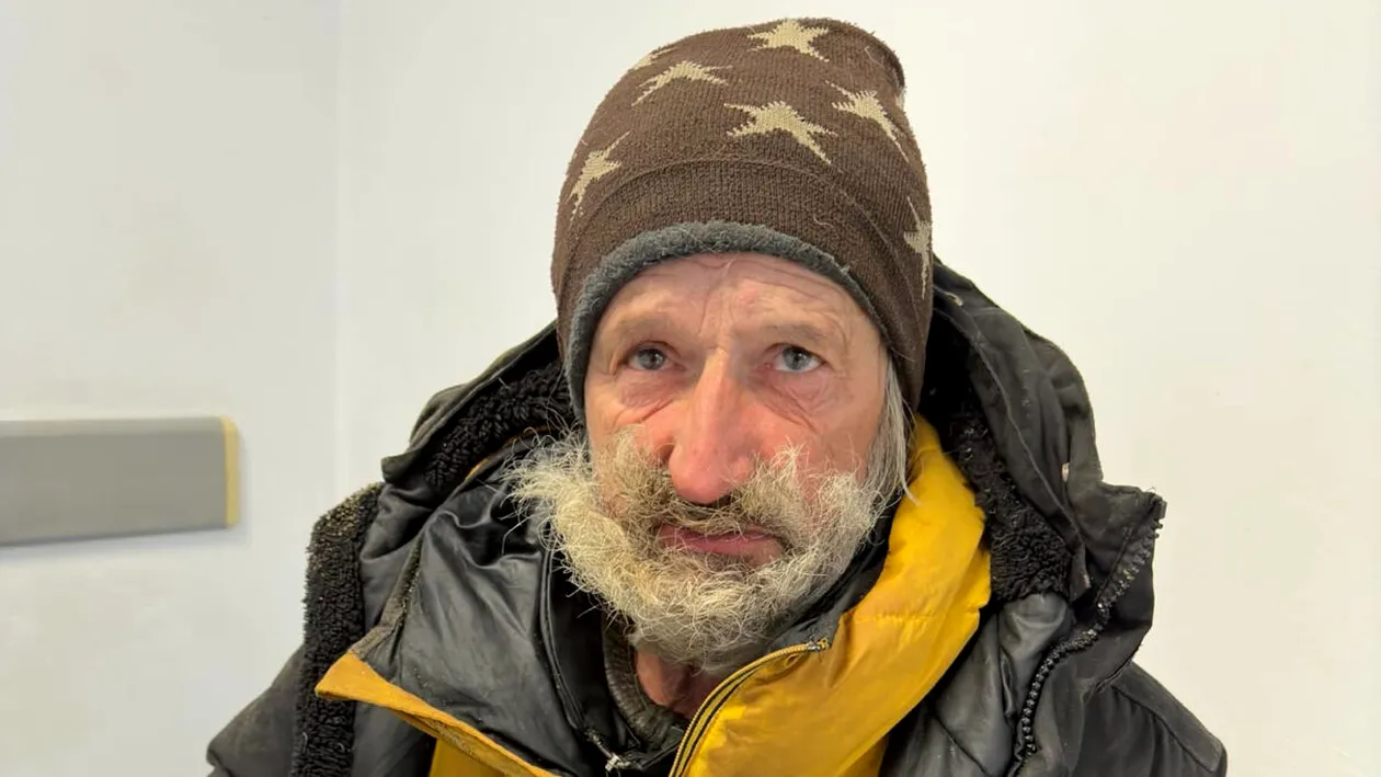 Povestea cutremurătoare a lui Nea George, un fost taximetrist ajuns om al străzii: „Dați-mi niște haine să nu mai miros, cu banii nu știu ce să fac”