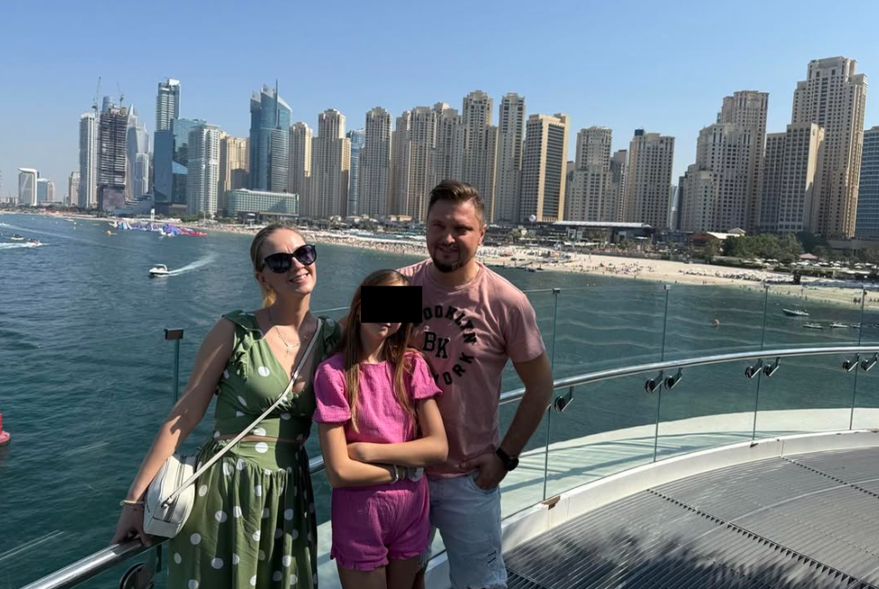 Adrian Velea, alături de familia sa/ Sursa foto: Instagram
